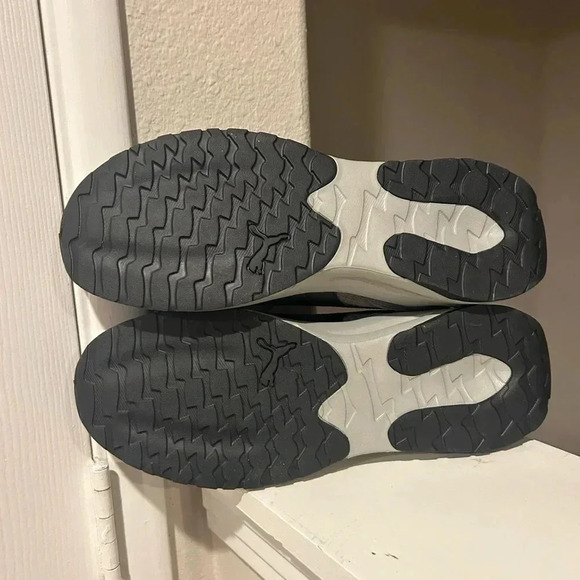 PUMA Men's Gray Sneaker US Size 10.5 - Picture 8 of 10